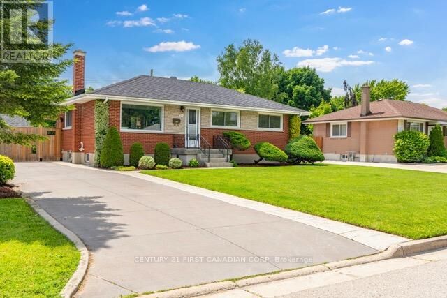 Property Photo: 216 Irving Place Lower ON N5V 2H9