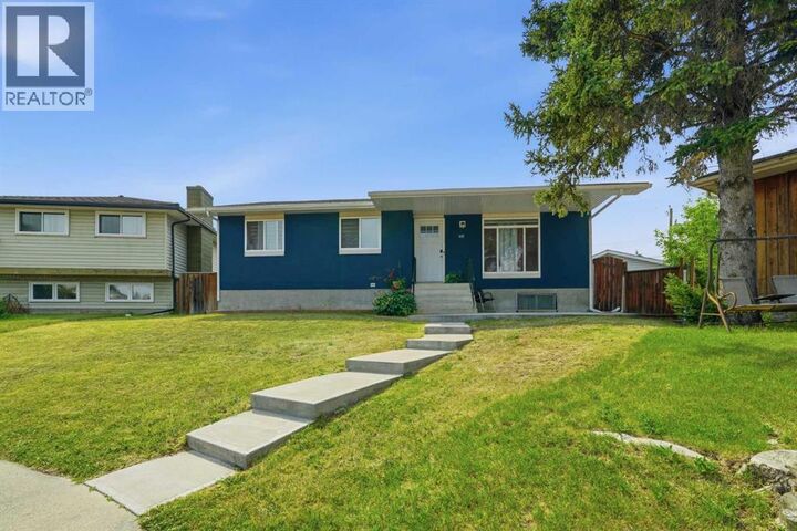 Property Photo: 40 Penworth Place Southeast AB T2A 4G4