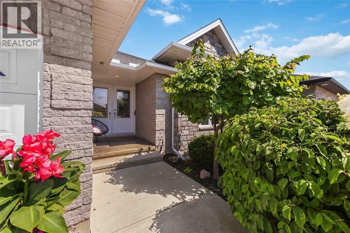 Photo de la propriété: 212 Basquiat Crescent ON N7S 0A6