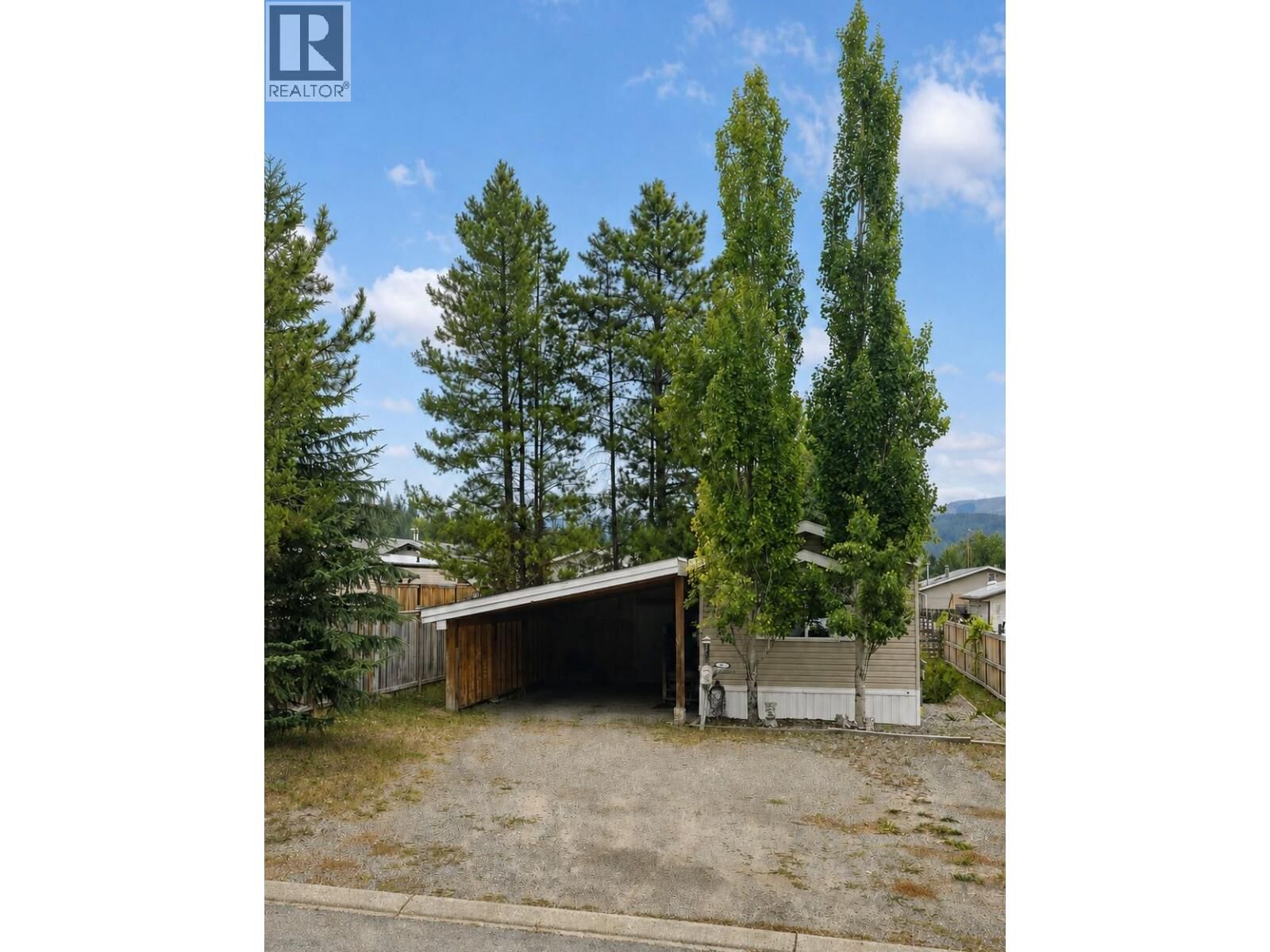Property Photo: 45 Dawson Crescent BC V0B 1H0