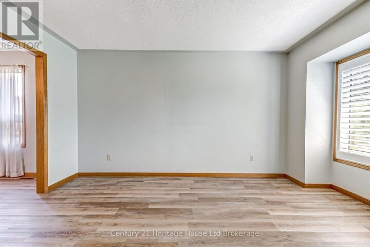 Property Photo: 137 Fifth Avenue ON N4S 8V6