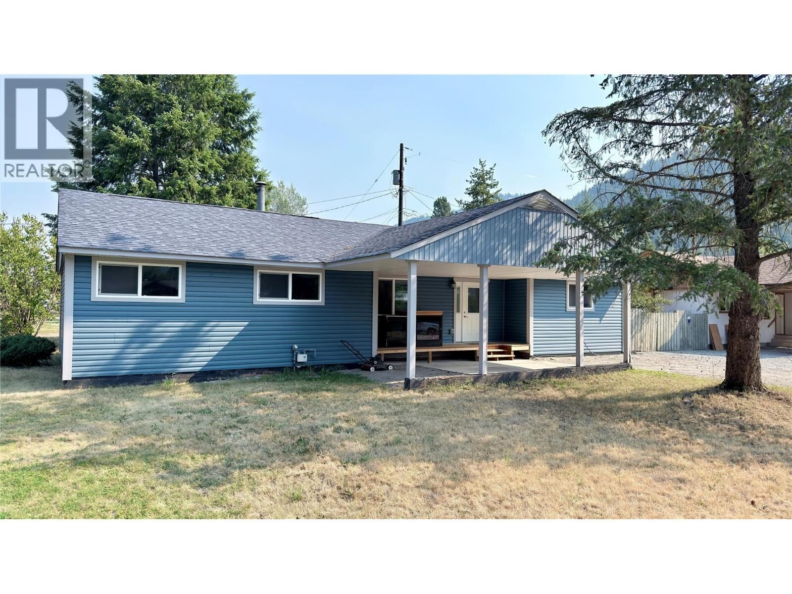 Property Photo: 503 Woodgreen Crescent BC V0H 1J0