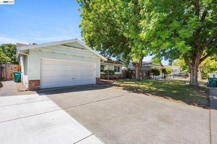 Property Photo:  316 E Canterbury Dr.  CA 95207 