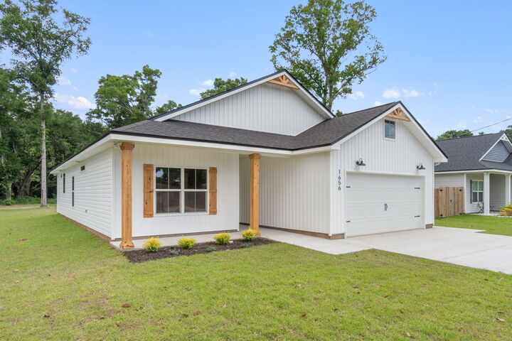 Property Photo: 8318 Vickie Street FL 32514