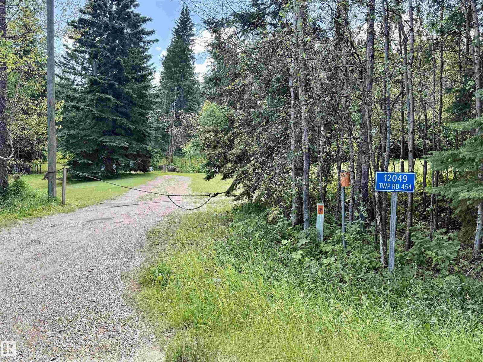 Property Photo: 12049 Twp Road 454 AB T0C 2V0