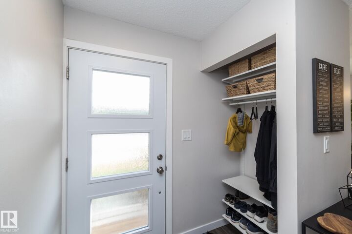 Property Photo:  10552 Beaumaris Road NW  AB T5X 5A2 