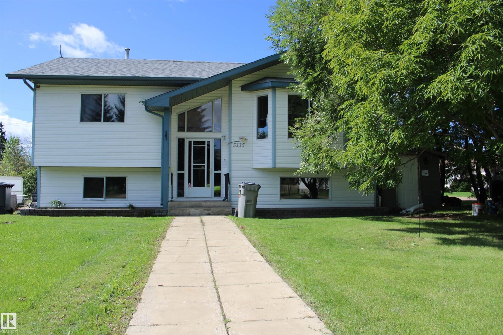Property Photo:  5135 55 Avenue  AB T0B 3H0 