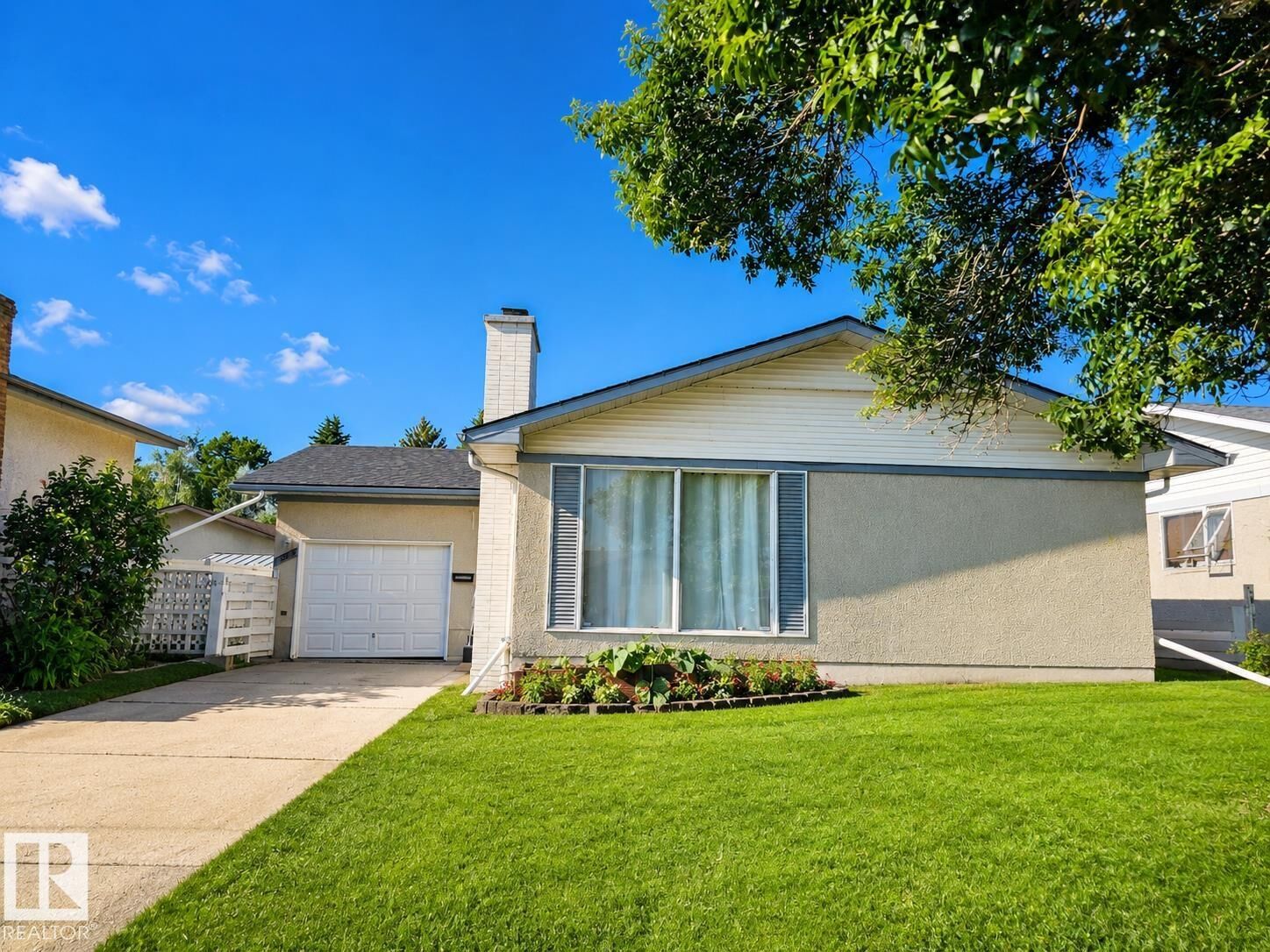 Property Photo:  7812 144 Avenue NW  AB T5C 2S1 