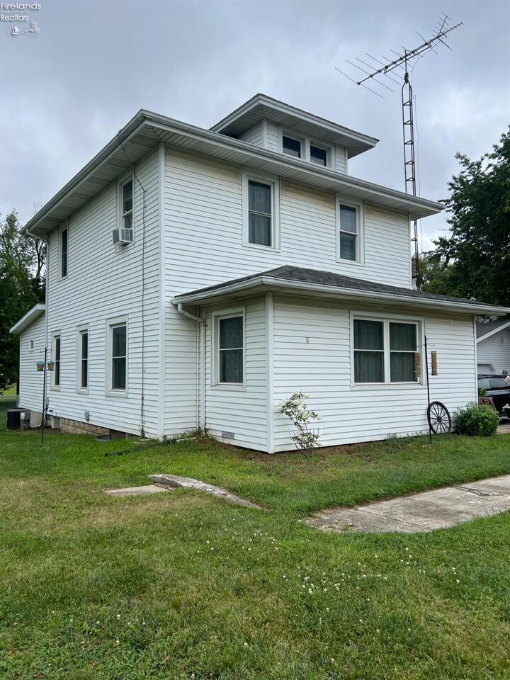 Property Photo: 10011 State Route 101 OH 44824