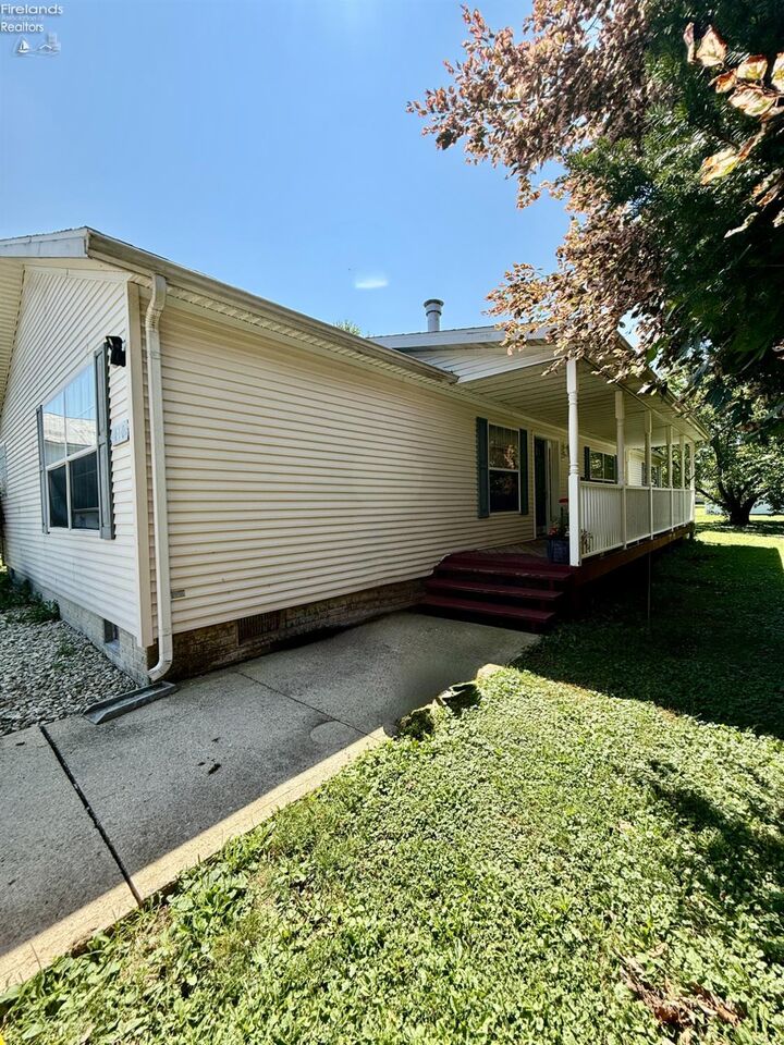 Property Photo: 410 David Street OH 44815