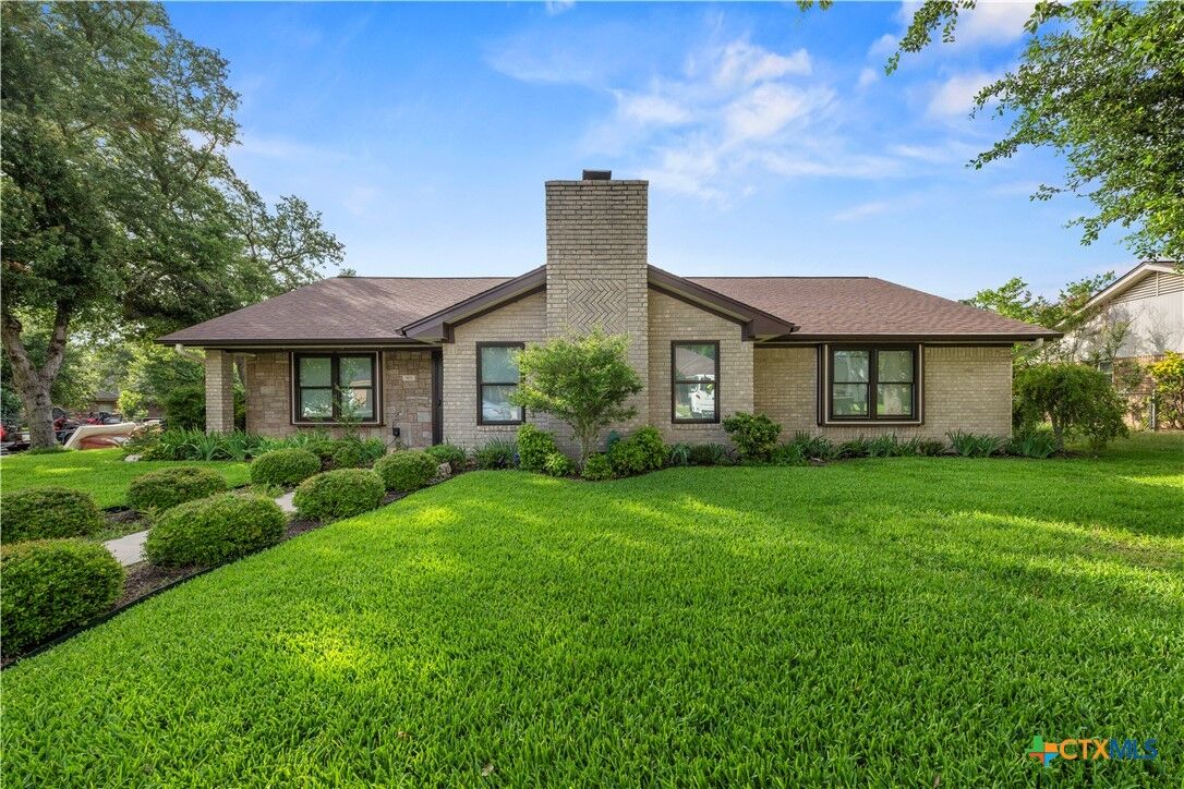 Property Photo:  901 Kim Avenue  TX 76522 