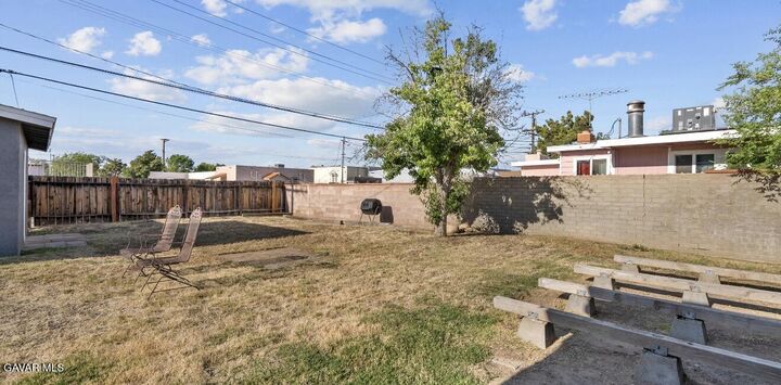 Property Photo: 1327 W Ivesbrook Street CA 93534