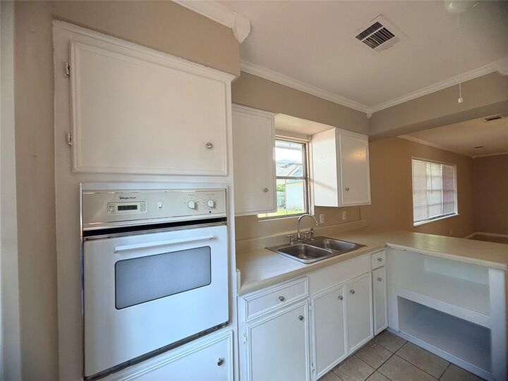 Property Photo: 2513 Mulberry Lane TX 77502