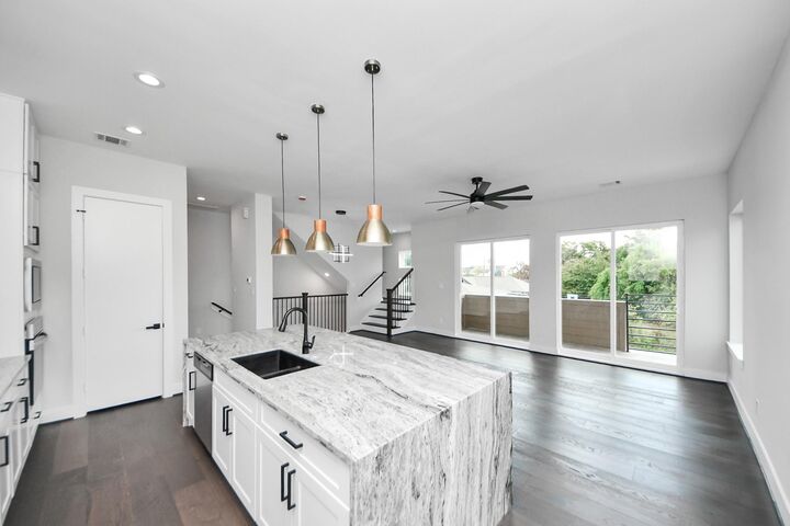 Property Photo: 3421 Arlington Street TX 77018