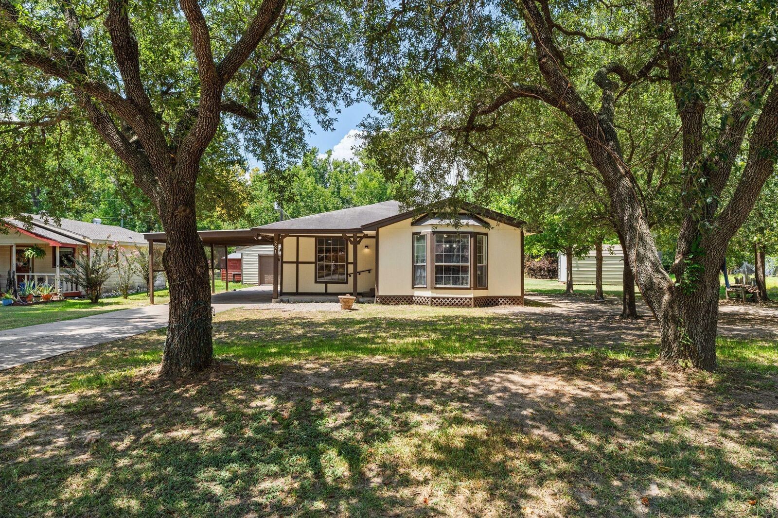 Property Photo: 221 Oak Ridge Drive TX 77360