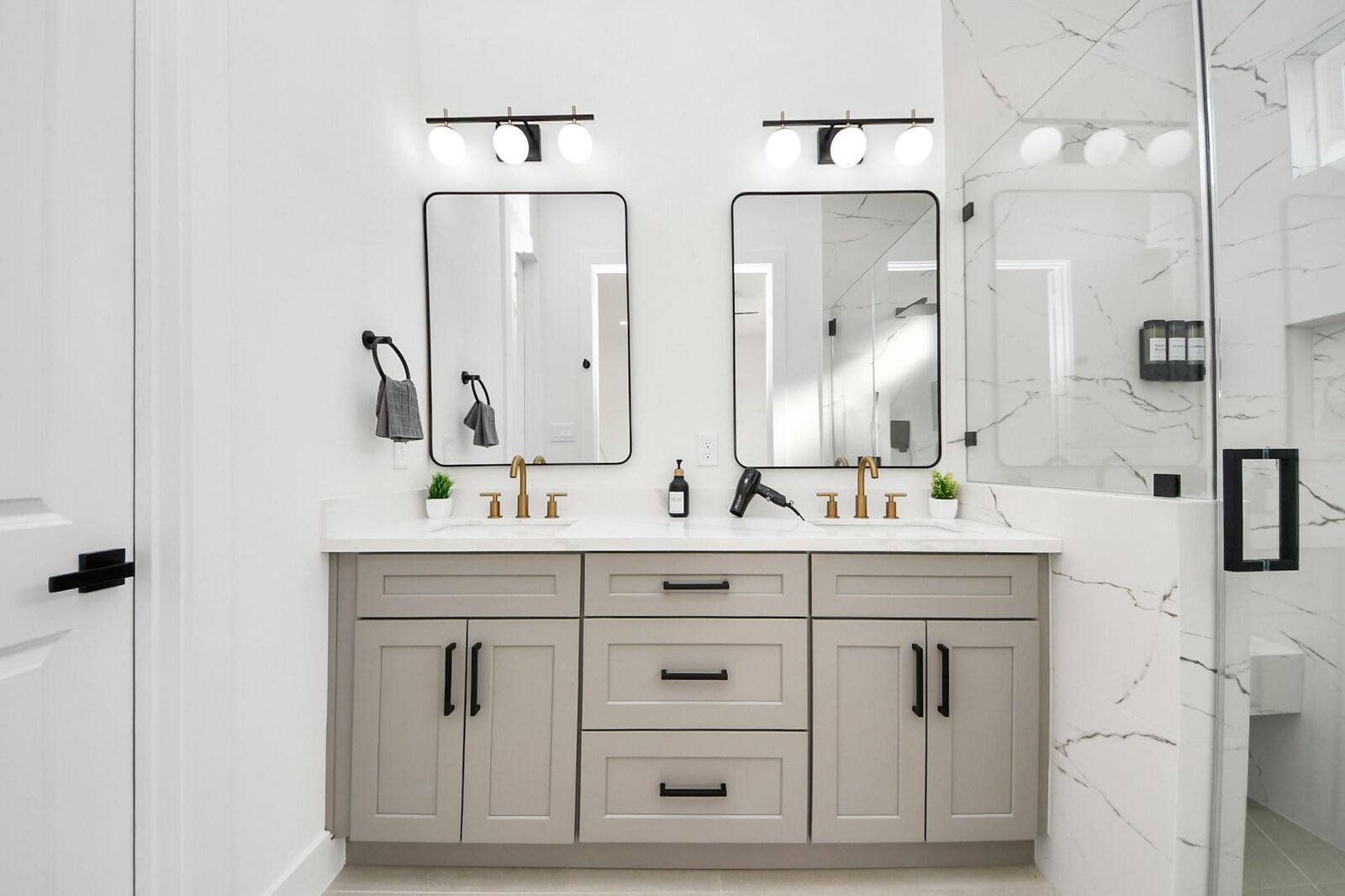 Property Photo: 3909 Maggie Street TX 77051