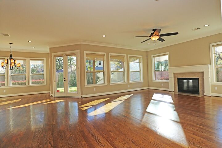 Property Photo: 1611 Wakefield Drive TX 77018