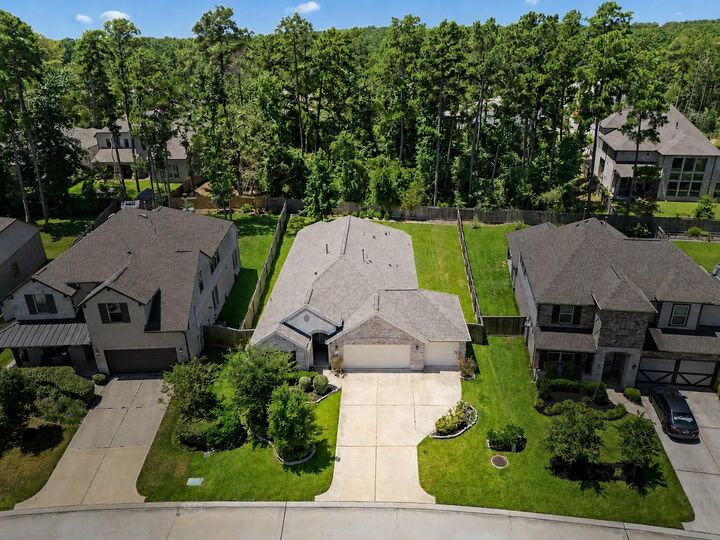 Property Photo: 247 Scarlet Maple Way TX 77318