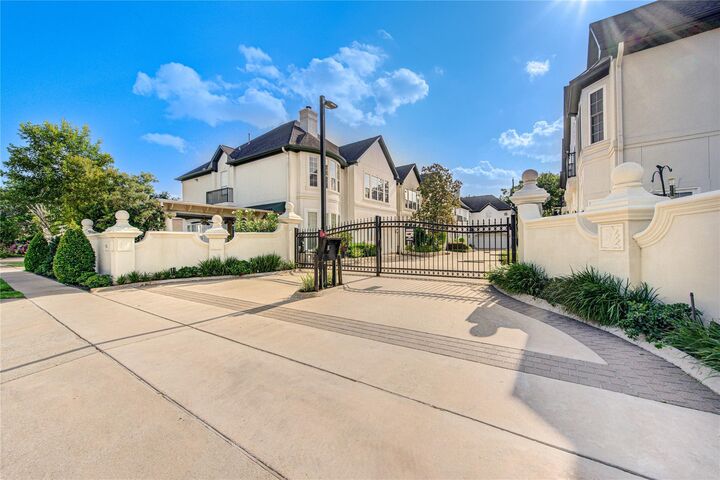 Property Photo:  2124 Nantucket Drive A  TX 77057 