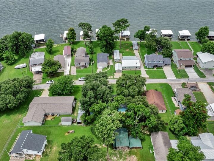Property Photo:  683 Water View Drive  TX 77351 