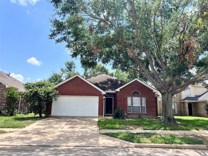 Property Photo: 6610 Chantalle Drive TX 77449