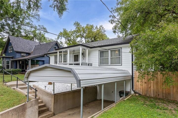 Property Photo: 2507 Maple Avenue KS 66048