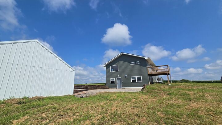 Property Photo: 6252 N 95th Avenue W IA 50028