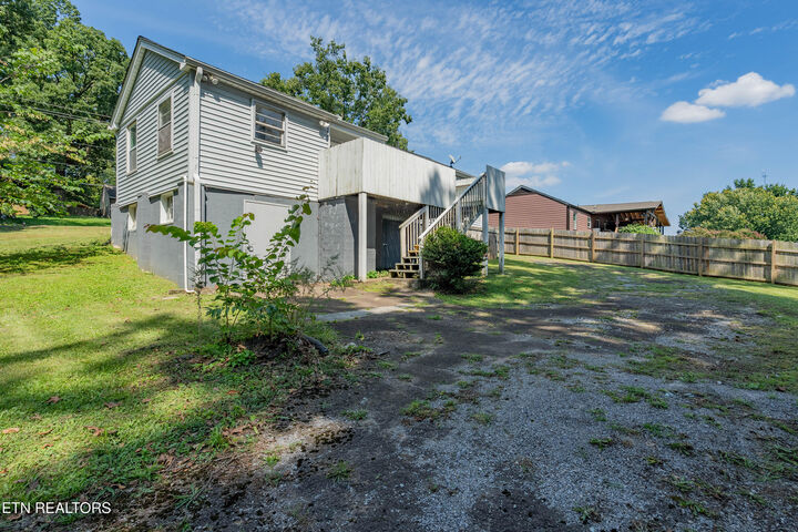 Property Photo: 5721 NW Davida Rd TN 37912