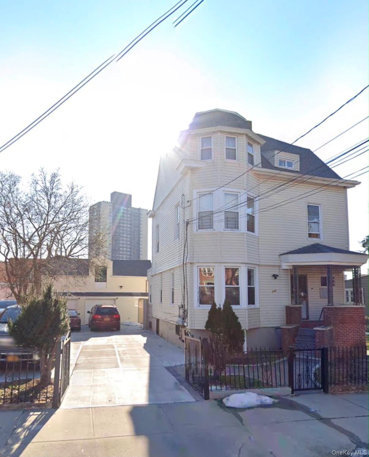 Property Photo: 846 E 215th Street NY 10467
