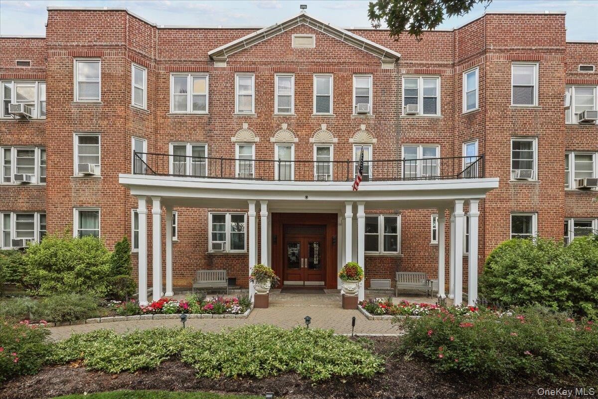 Property Photo:  101 Old Mamaroneck Road 3C7  NY 10605 