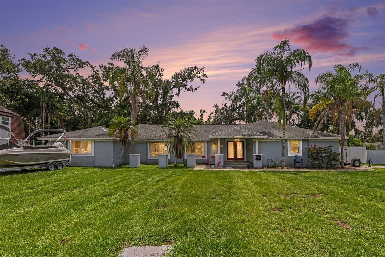 Property Photo: 1307 Brantwood Drive FL 33594