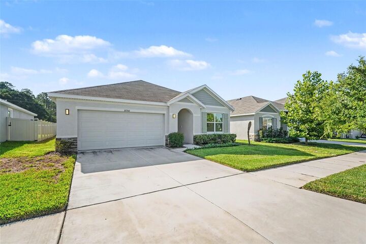 Property Photo: 10792 Quail Grove Way FL 33576