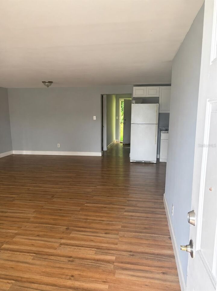 Property Photo: 407 S Anderson Street FL 32110