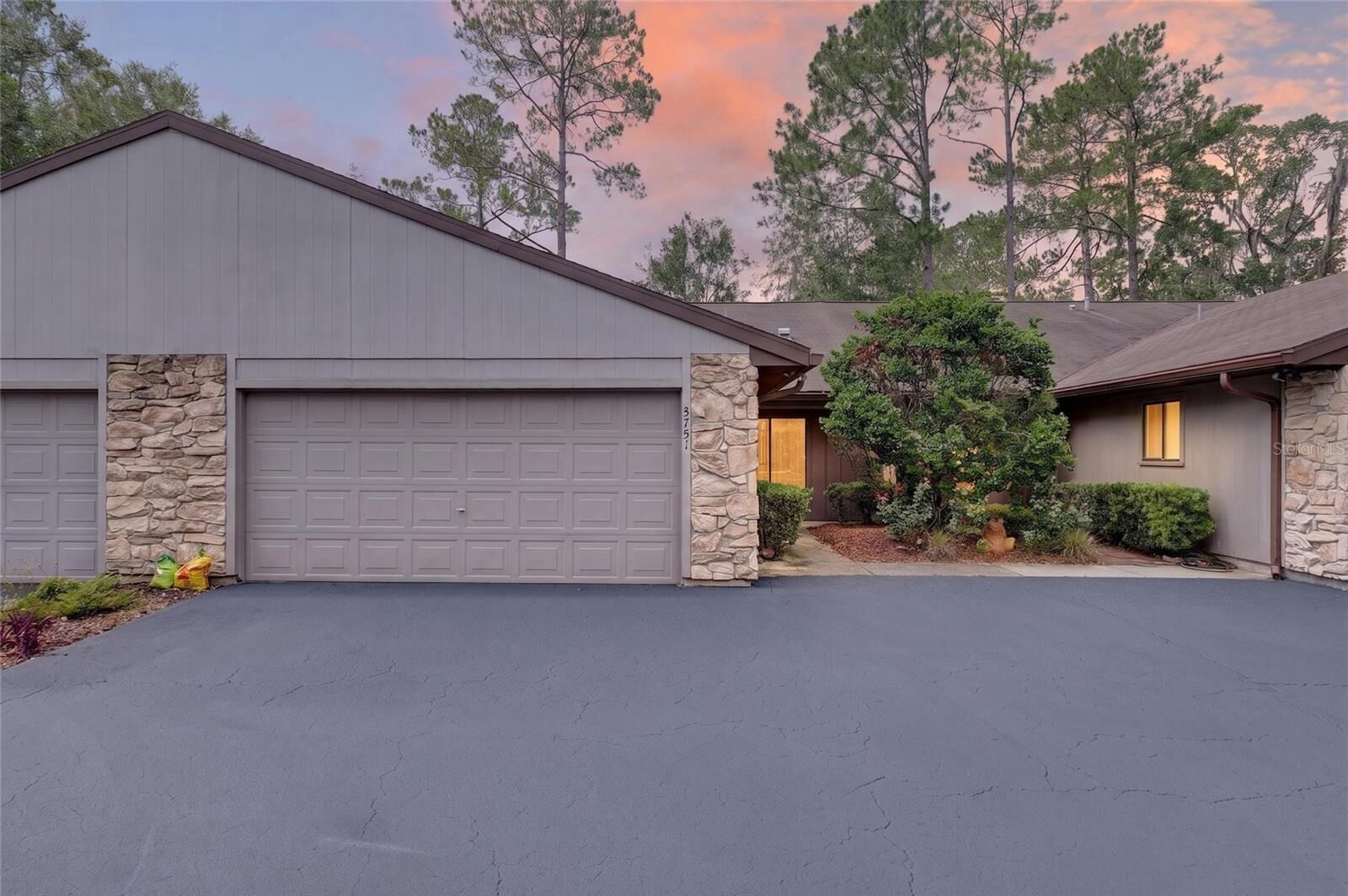 Property Photo: 3751 NW 53rd Road FL 32653