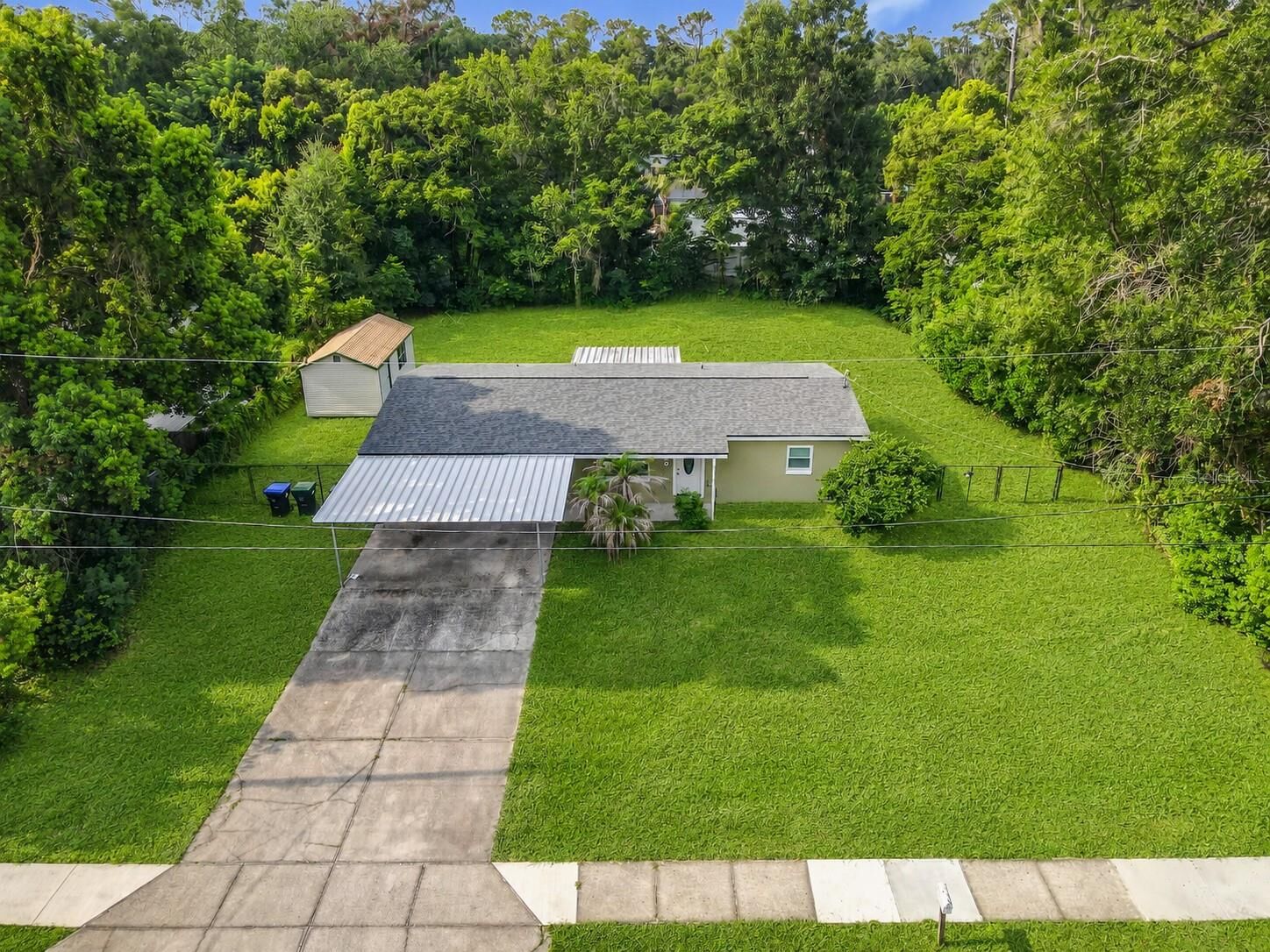 Property Photo: 730 E 9th Street FL 32703