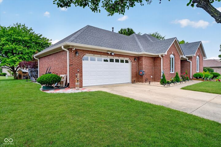 Property Photo: 876 Bayside IN 46143
