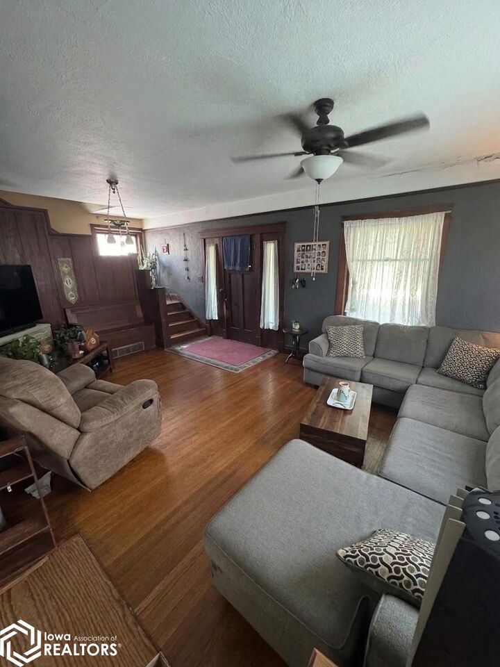 Property Photo:  400 Adams Street  IA 50840 