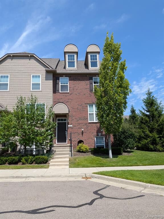 Property Photo:  333 Glenhurst Boulevard 9  MI 48307 4347 