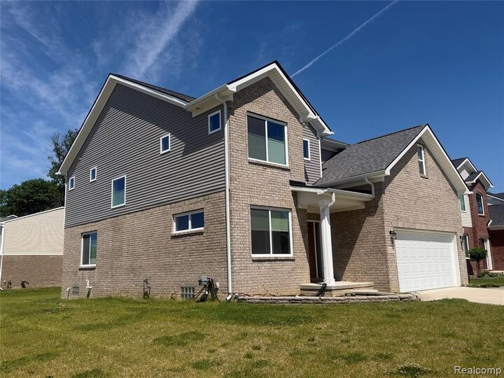 Property Photo:  33259 Blue Spruce Drive  MI 48310 6713 