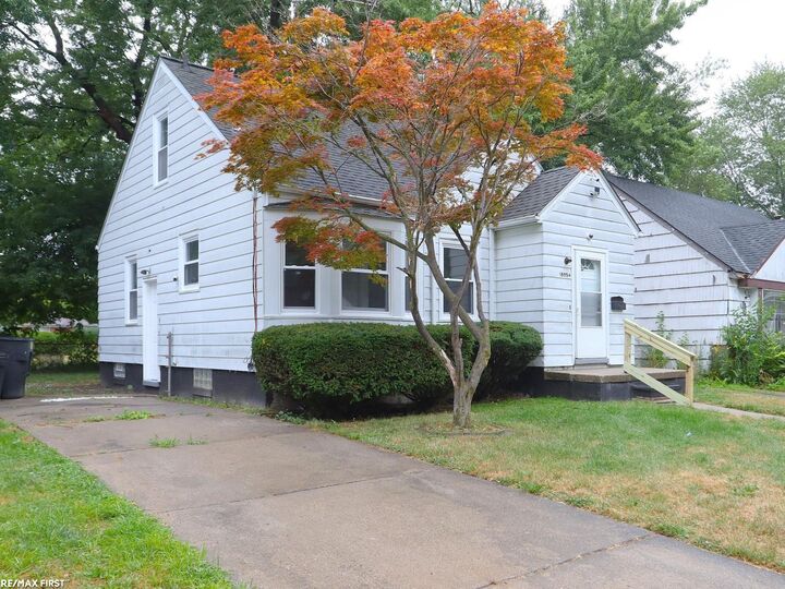 Property Photo: 18954 Kingsville Street MI 48225