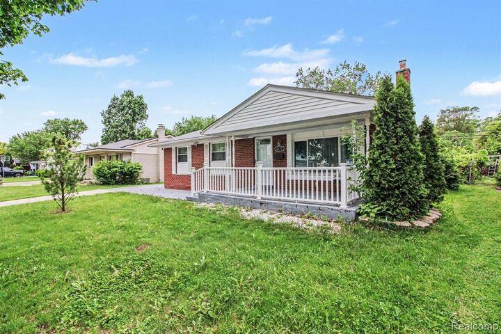 Property Photo:  2177 Alexander Drive  MI 48083 2671 