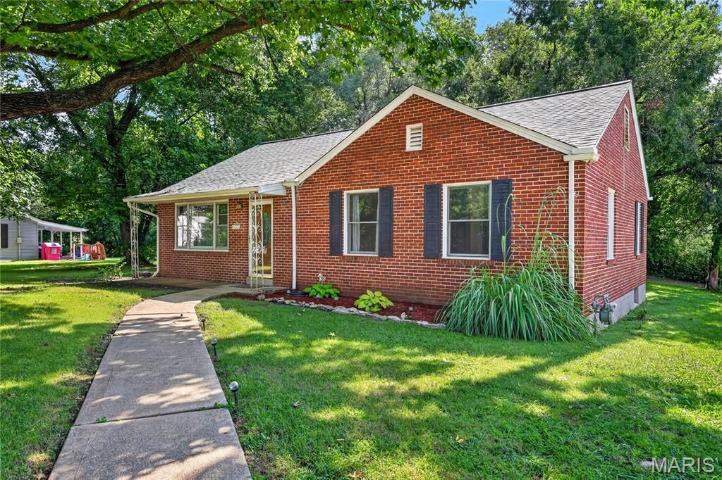 Property Photo:  408 Oak Avenue  MO 63301 