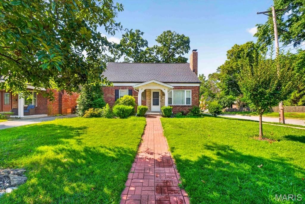 Property Photo:  900 Dwyer Avenue  MO 63122 