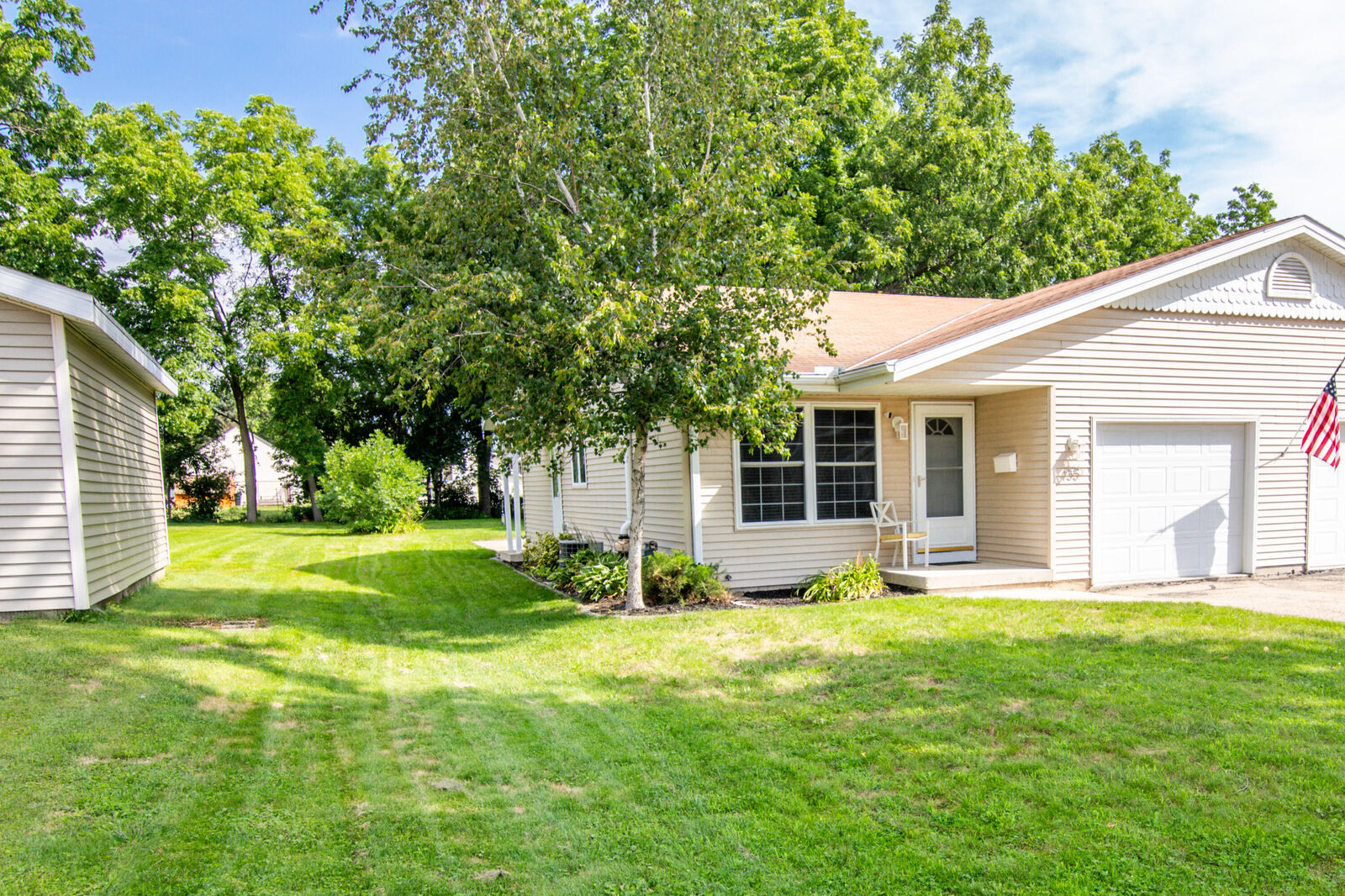 Property Photo: 435 W Polk St WI 53594