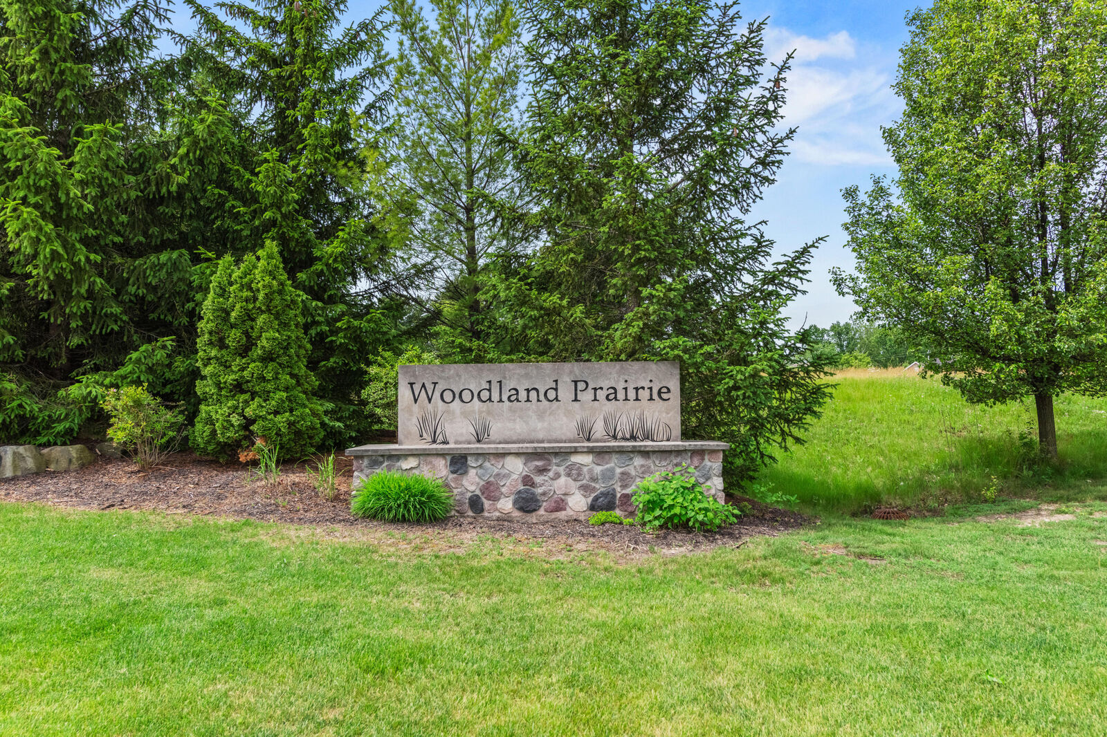 Property Photo: 6741 S Prairiewood Ln WI 53132