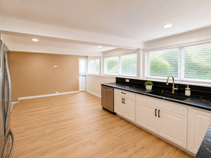 Property Photo: 14844 Cottage Grove Avenue IL 60419