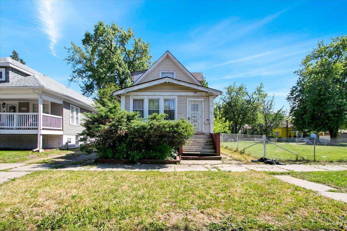 Property Photo:  321 W 114th Street  IL 60628 