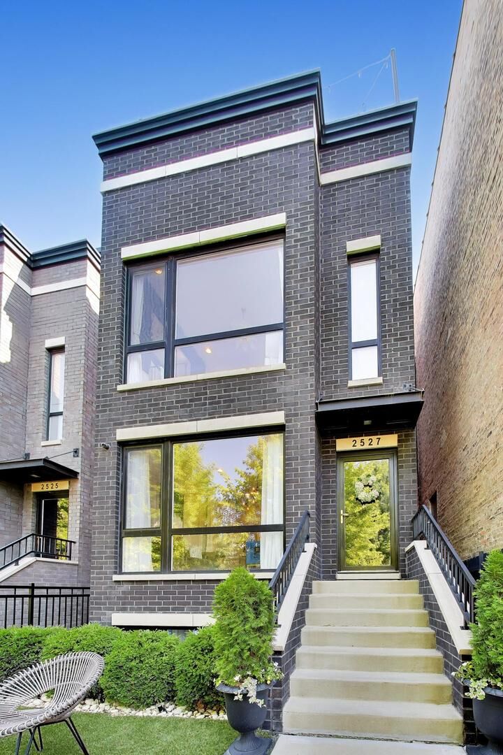 Property Photo:  2527 W Medill Avenue  IL 60647 