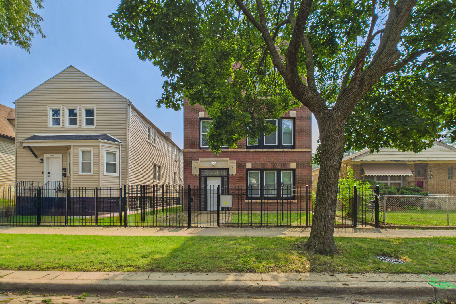 Property Photo: 7919 S Ellis Avenue 1 IL 60619