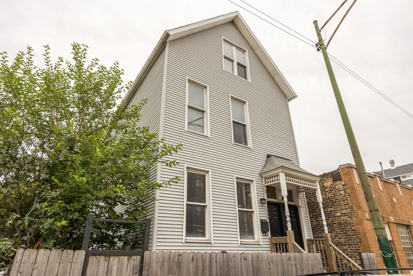 Property Photo: 3008 N Clybourn Avenue IL 60618